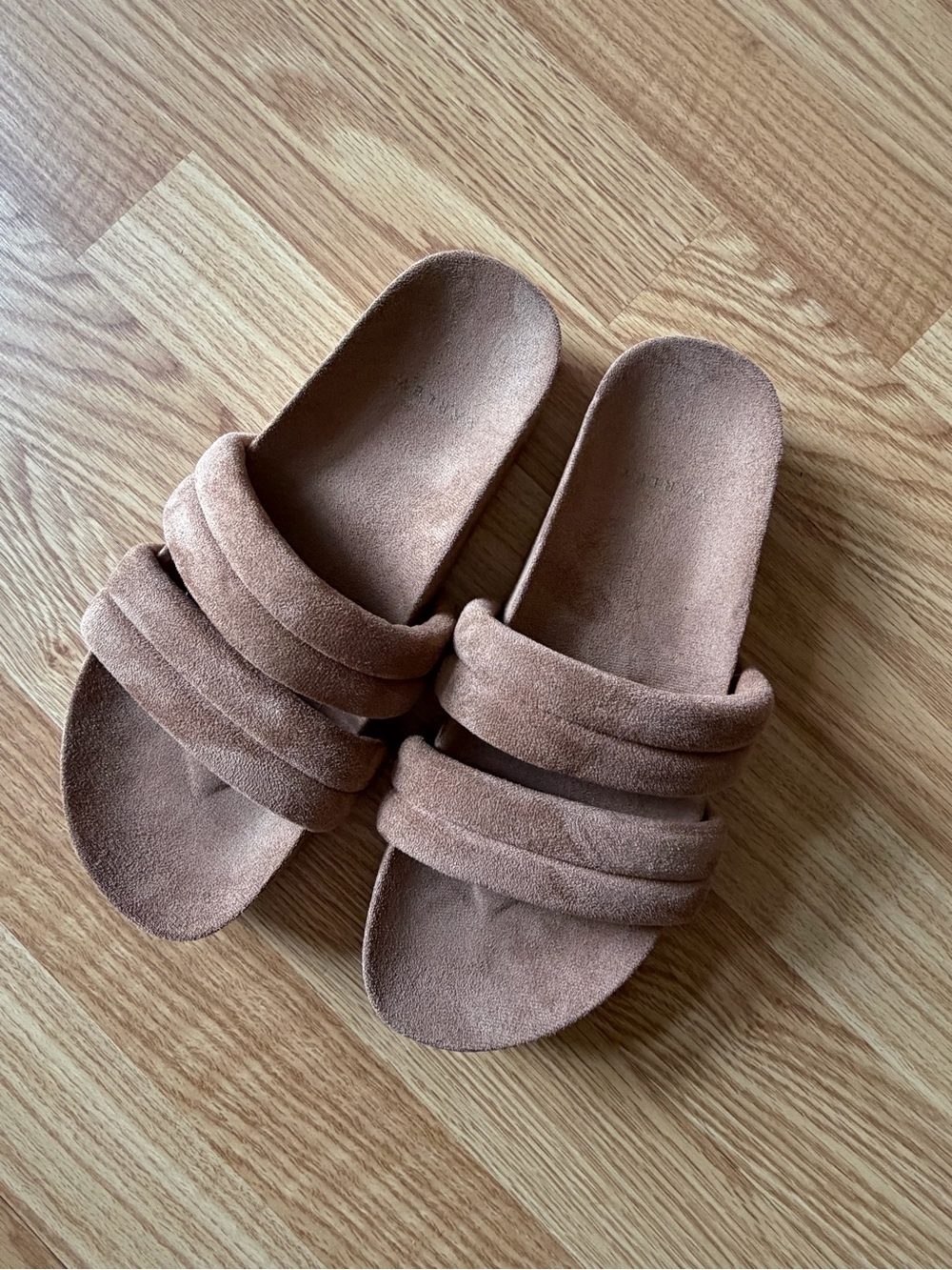 Varley Giles quilted Suede Slides in Chestnut Brown - Picture 3 of 4